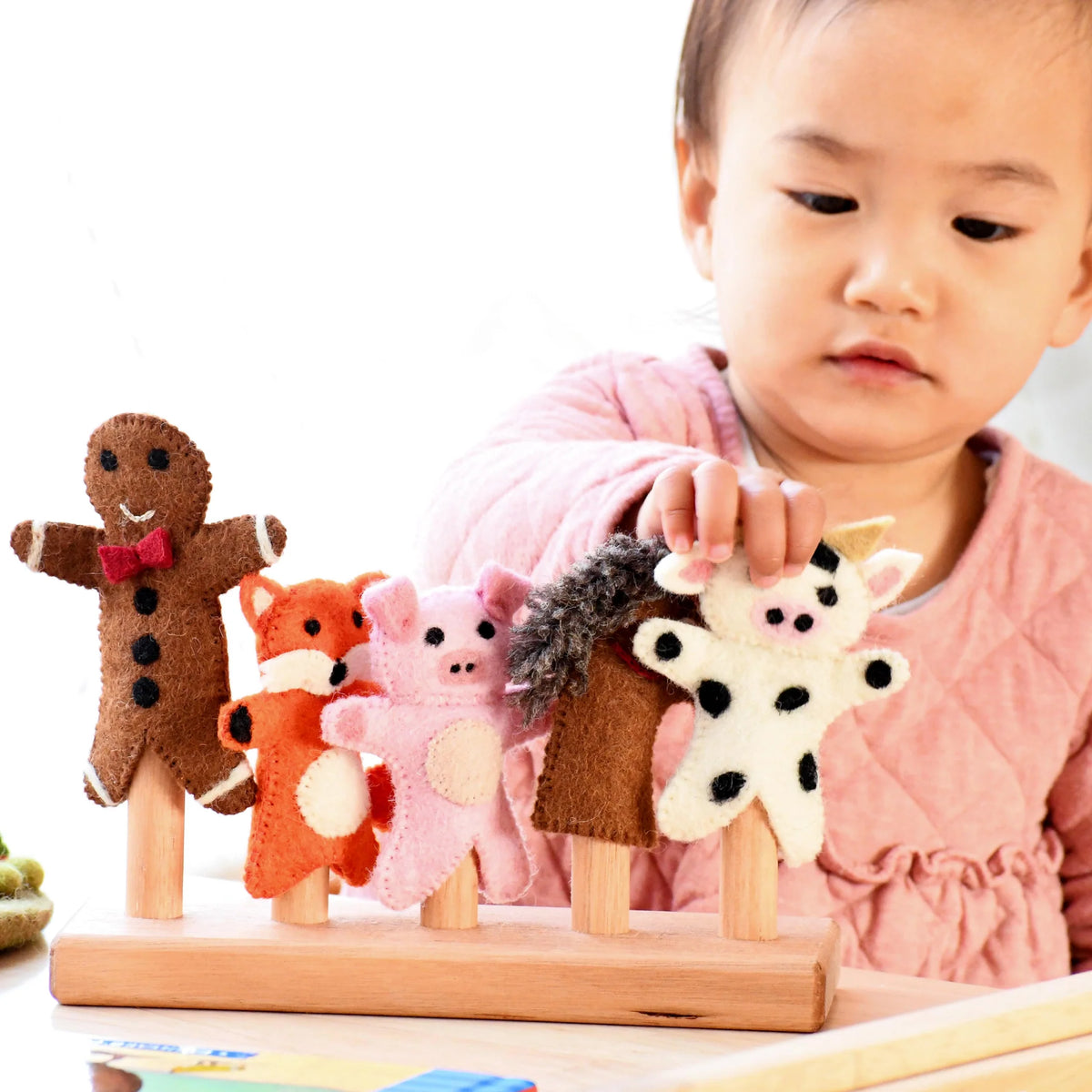 Tara's Treasures Gingerbread Man Story, Finger Puppet Set
