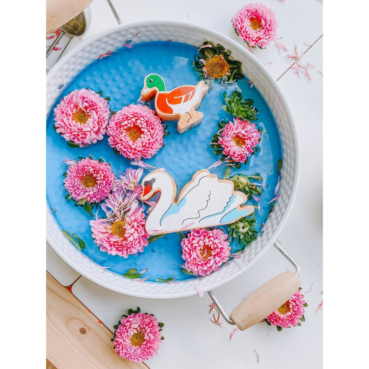 Lanka Kade Painted Swan - Little Whispers