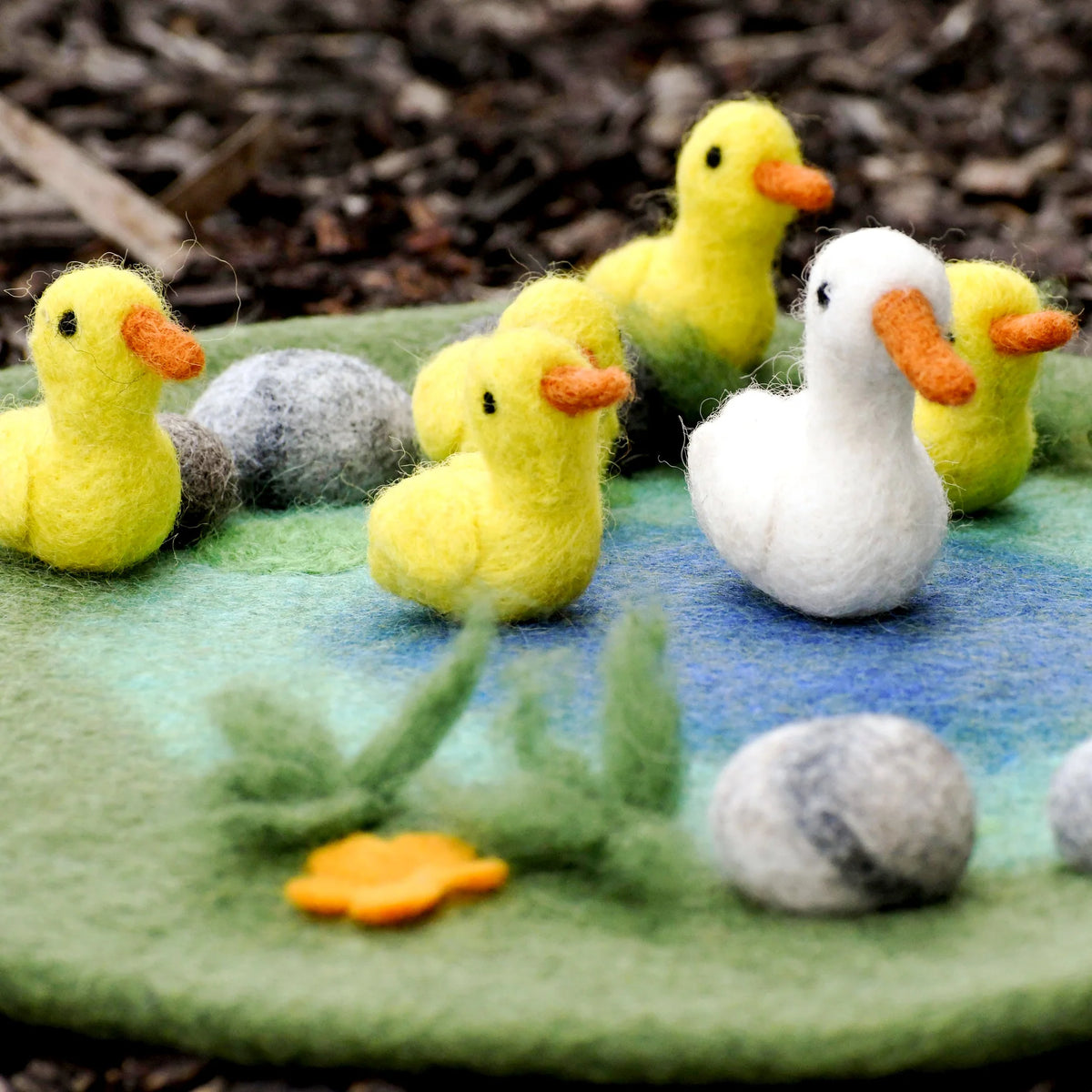 Tara's Treasures Duck Pond with 6 Ducks Play Mat Playscape