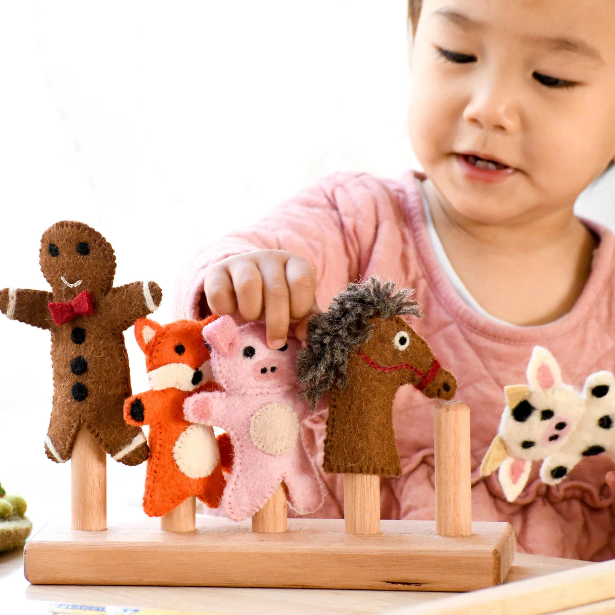 Tara's Treasures Gingerbread Man Story, Finger Puppet Set